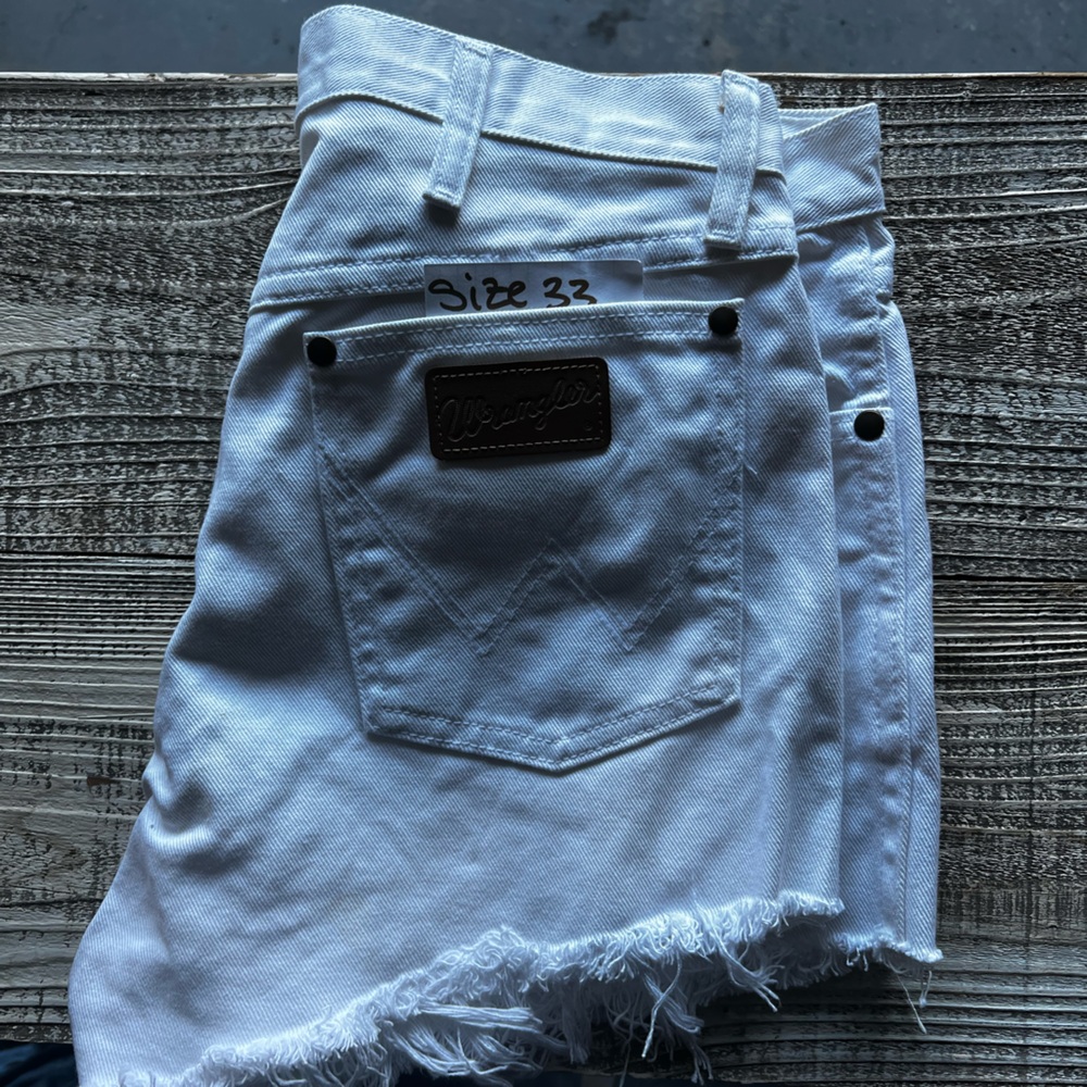 White wrangler cut offs men’s size 33